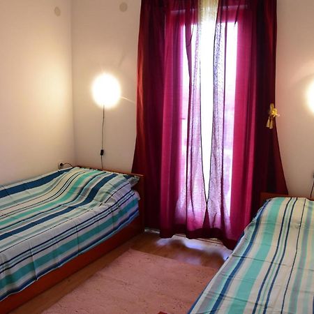 Apartments Zana Vir Luaran gambar