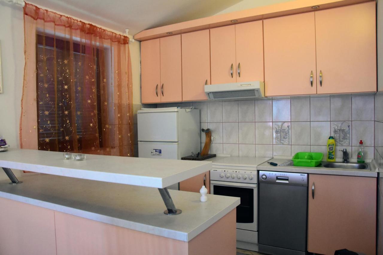 Apartments Zana Vir Luaran gambar