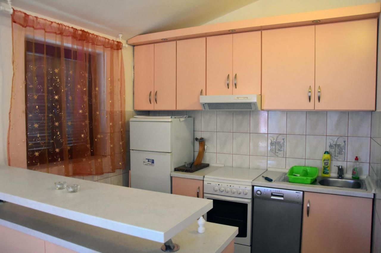 Apartments Zana Vir Luaran gambar