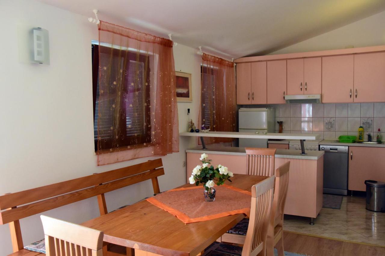 Apartments Zana Vir Luaran gambar